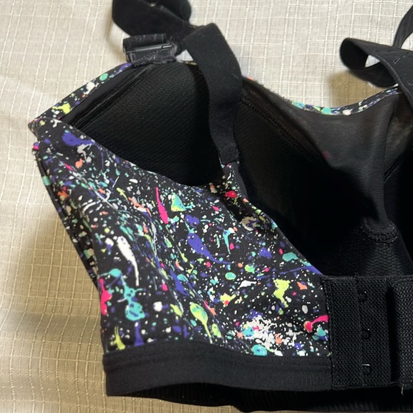 VSX Black Bra with Modern Artistic Flair - Picture 3 of 7